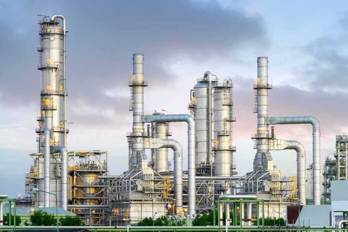1892669737 featured image Industrial plant with metal towers and pipes.